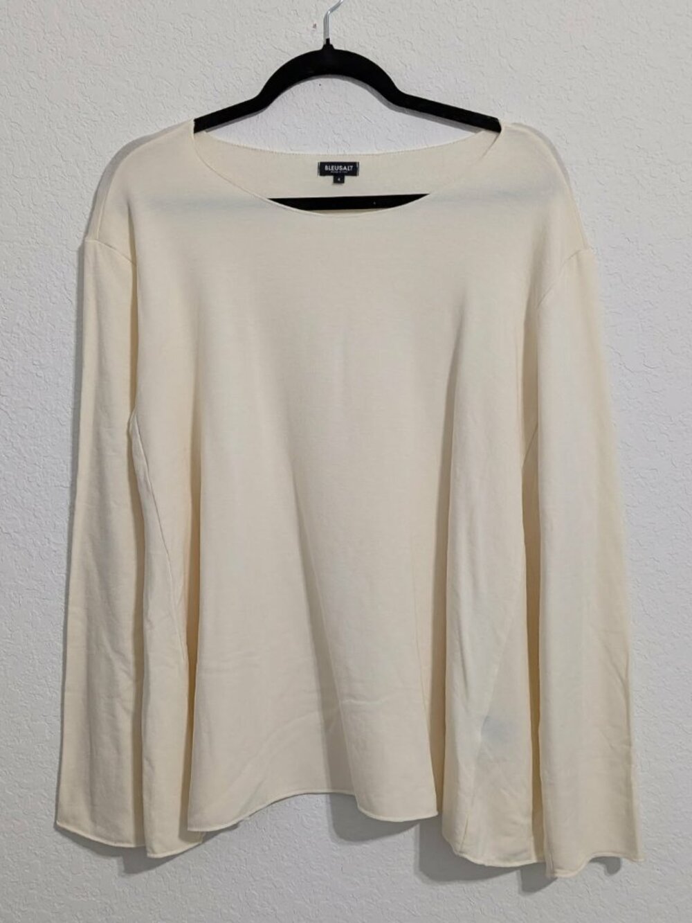 Bleusalt Women's Soft Cream Sweater Top NWOT (Size 4)